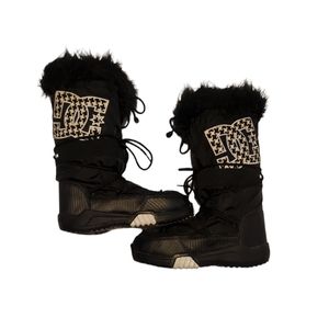 DC snowboarding boots